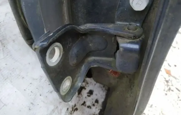 Mazda 626 Rear door lower hinge