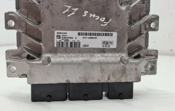 Ford Focus Engine control unit/module AU7112A650NA S180127020 A2C3006030100