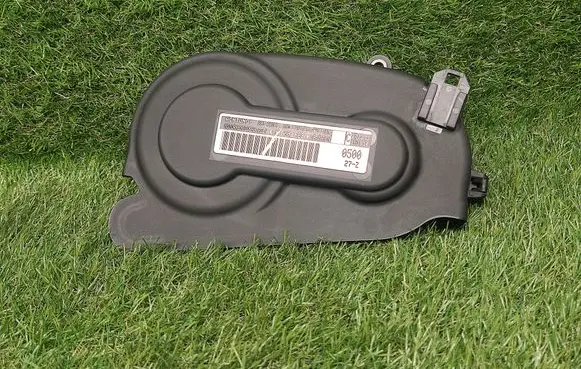 Volkswagen Jetta VI Timing belt guard (cover) 04E109108F