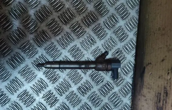 KIA Sportage Fuel injector 338002A800