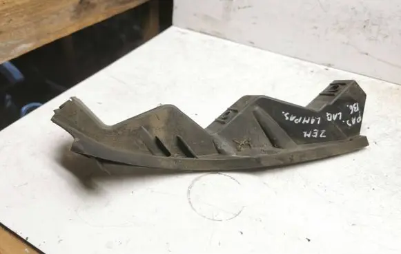 Volkswagen PASSAT B6 Front bumper mounting bracket 3C0807890