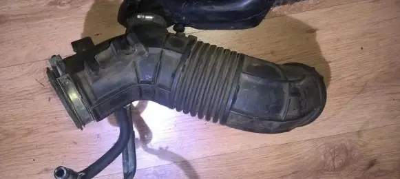 Air intake hose/pipe