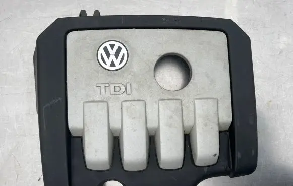 Volkswagen Touran I Engine cover (trim) 03G103925C