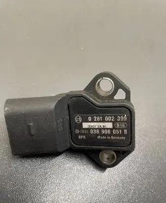 Volkswagen Golf V Air pressure sensor 038906051B 0281002399