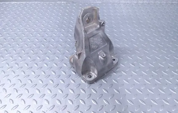 Land Rover Defender Engine mounting bracket KPLA6037AC LR149521 LR147913