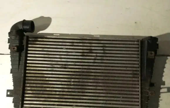 Opel Zafira B Intercooler radiator 13171435 8135 2035B