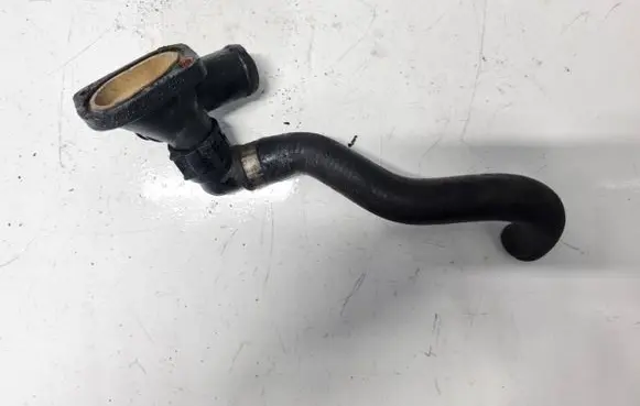 Volkswagen PASSAT B5 Engine coolant pipe/hose 050121133d