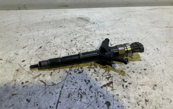 Nissan X-Trail T30 Fuel injector 07F13104 AW402