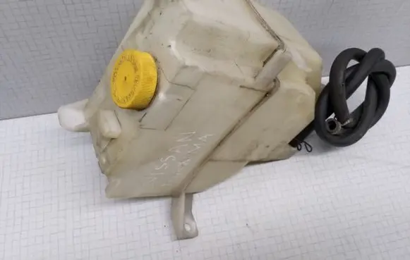 Nissan Maxima Coolant expansion tank/reservoir