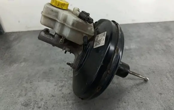 Skoda Fabia Mk2 (5J) Brake booster 6R1614105H