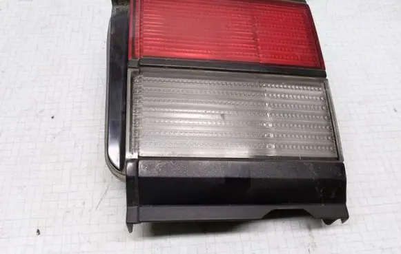 Volkswagen PASSAT B3 Rear/tail lights 357945107 8768R23