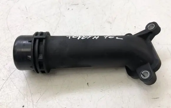 Toyota Avensis T270 Engine coolant pipe/hose 10808611