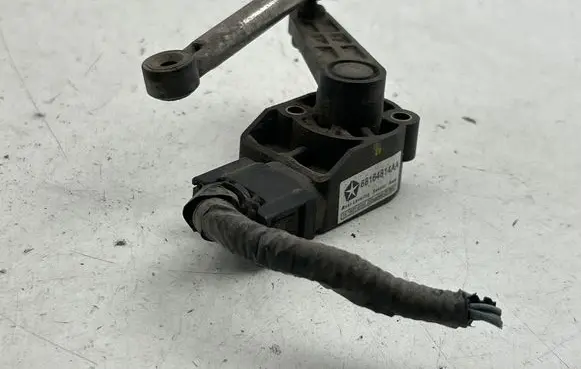 Jeep Grand Cherokee Rear air suspension level height sensor 68164814AA 21193Z 15160101512