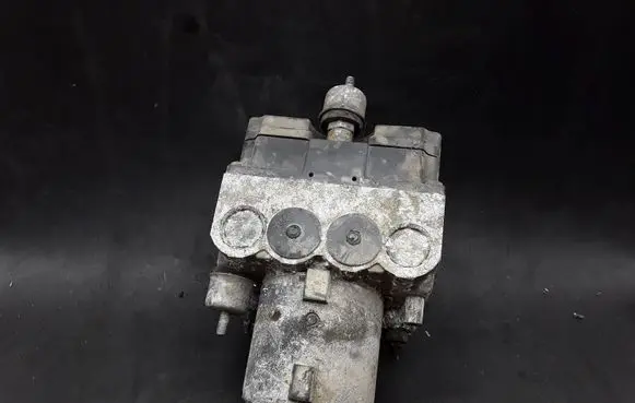 Audi A4 S4 B5 8D ABS Pump 0265214002 8D0614111