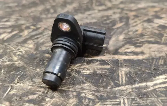 Land Rover Discovery 4 - LR4 Camshaft position sensor 6C9N12K073BB