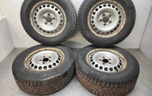 Volkswagen Transporter - Caravelle T5 R16 C winter/snow tires with studs 