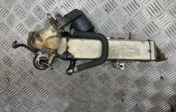 BMW 5 F10 F11 EGR valve 7810871 781075106