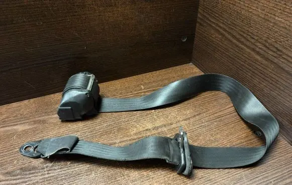 Iveco Daily 4th gen Front seatbelt 1000025150 00023648