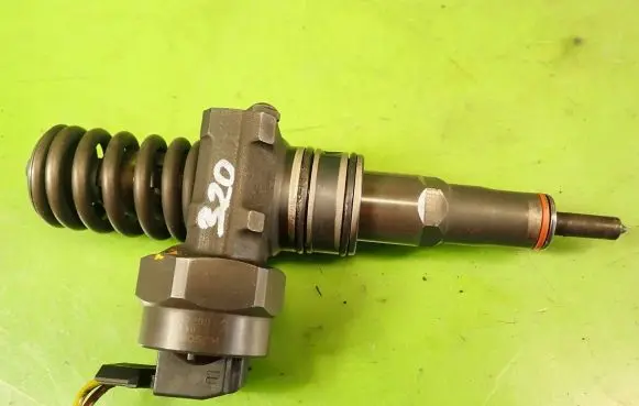 Audi A4 S4 B6 8E 8H Fuel injector