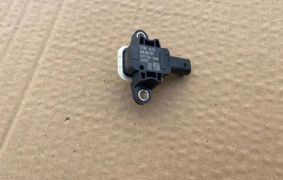 Volkswagen Polo V 6R Airbag deployment crash/impact sensor 4H0955557 140227