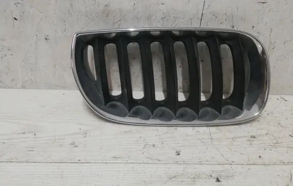 BMW X3 E83 Front grill 3402910