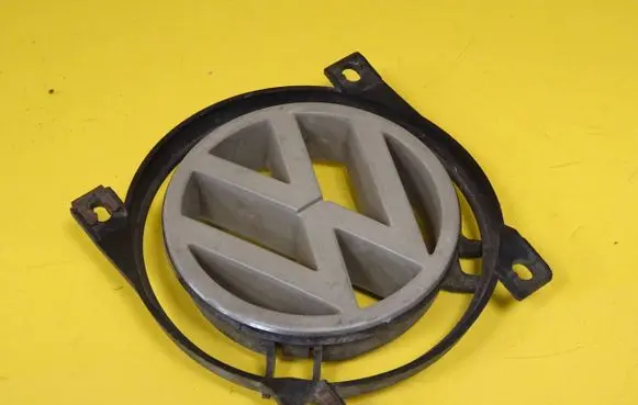 Volkswagen PASSAT B3 Manufacturer badge logo/emblem 357853612A