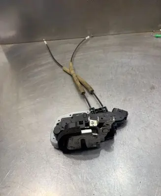Nissan Leaf I (ZE0) Front door lock T8011510