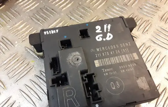 Mercedes-Benz E W211 Door control unit/module 2118704126 A2118704126
