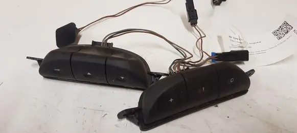 Steering wheel buttons/switches