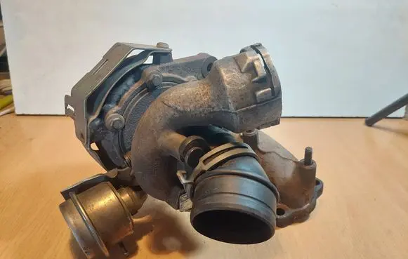 Volkswagen Golf V Turbo 03G253014M