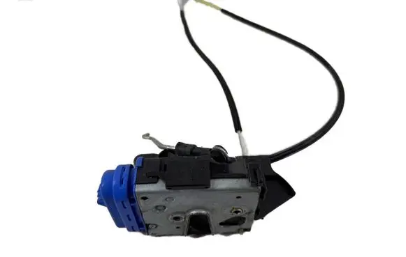Audi A4 S4 B5 8D Rear door lock 8D0839016A
