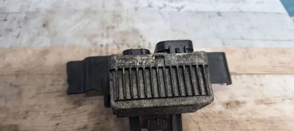 Glow plug pre-heat relay