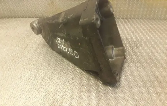 Mercedes-Benz E W211 Engine mounting bracket 6132230504 A6132230504