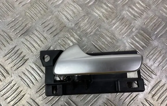 Dodge Durango Front door interior handle