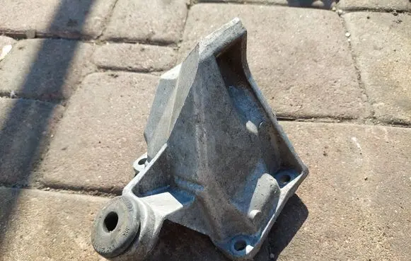 Audi A6 S6 C4 4A Engine mounting bracket 4A0399114F