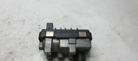 Audi A8 S8 D3 4E Turbine electric control actuator G135
