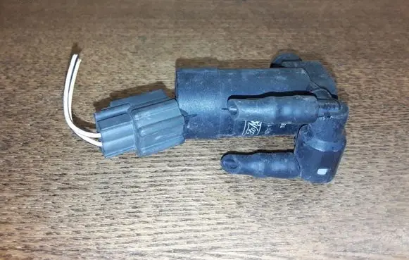 Ford Focus Windscreen/windshield washer pump 1S7117K624FE