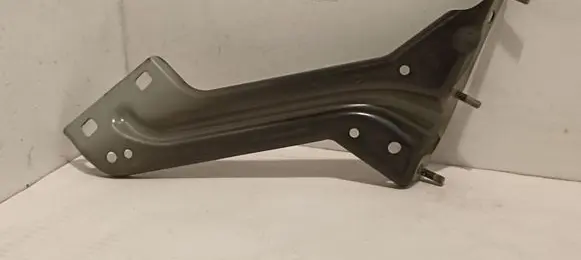 Audi Q5 SQ5 Fender mounting bracket 8R0821135