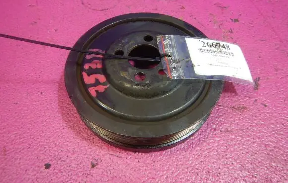 Volkswagen Golf V Crankshaft pulley 03G105243