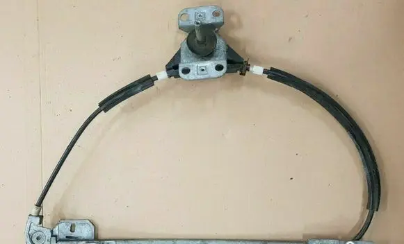 Rear door manual window regulator