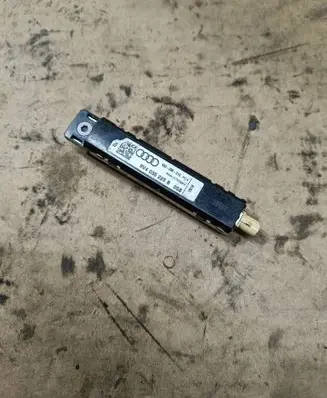 Audi A3 S3 8V Aerial antenna amplifier 8V4035225B 920286313
