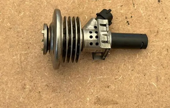 Mercedes-Benz ML W166 Fuel pressure sensor A1644900513 EA0001 0006