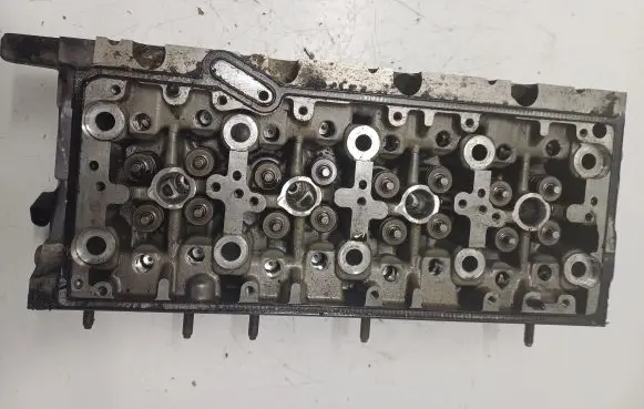 Volkswagen PASSAT B8 Engine head 04L103373E