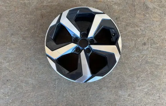R18 alloy rim