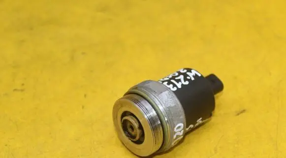 Mercedes-Benz C W205 Electromagnetic valve 