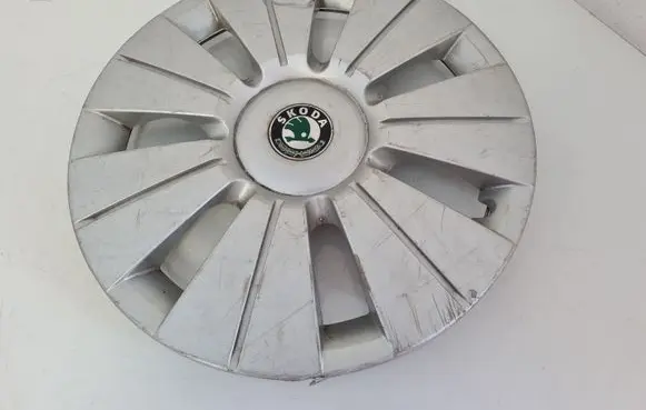 Skoda Fabia Mk1 (6Y) R15 wheel hub/cap/trim 6Y0601147