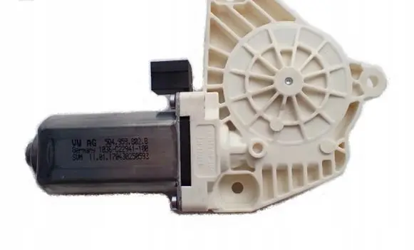 Volkswagen PASSAT B8 Vent window/glass motor 5Q4959802B