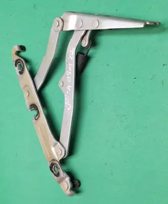 Volkswagen Jetta V Engine bonnet/hood hinges 1k5827361