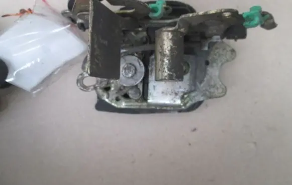Suzuki Swift Cultus Rear door lock