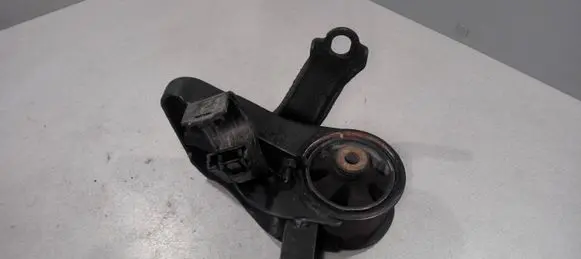 Mazda 626 Engine mount bracket